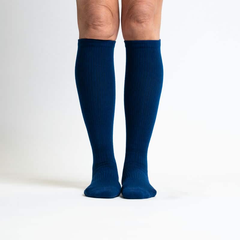 Blaue Kompressionsstrümpfe