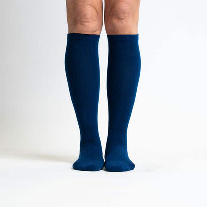 Blaue Kompressionsstrümpfe