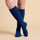 Blaue Kompressionsstrümpfe